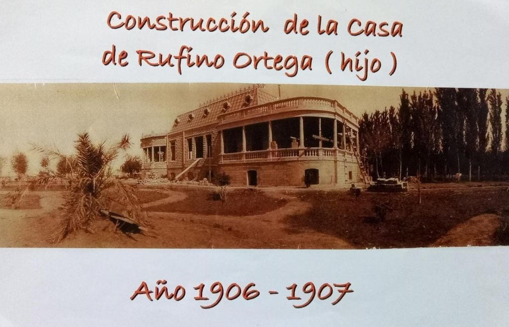 Manuel Chalabe recolectó imágenes del pueblo desde el siglo XIX hasta la actualidad. El chalet de Ortega en plena construcción. Archivo Manuel Chalabe.