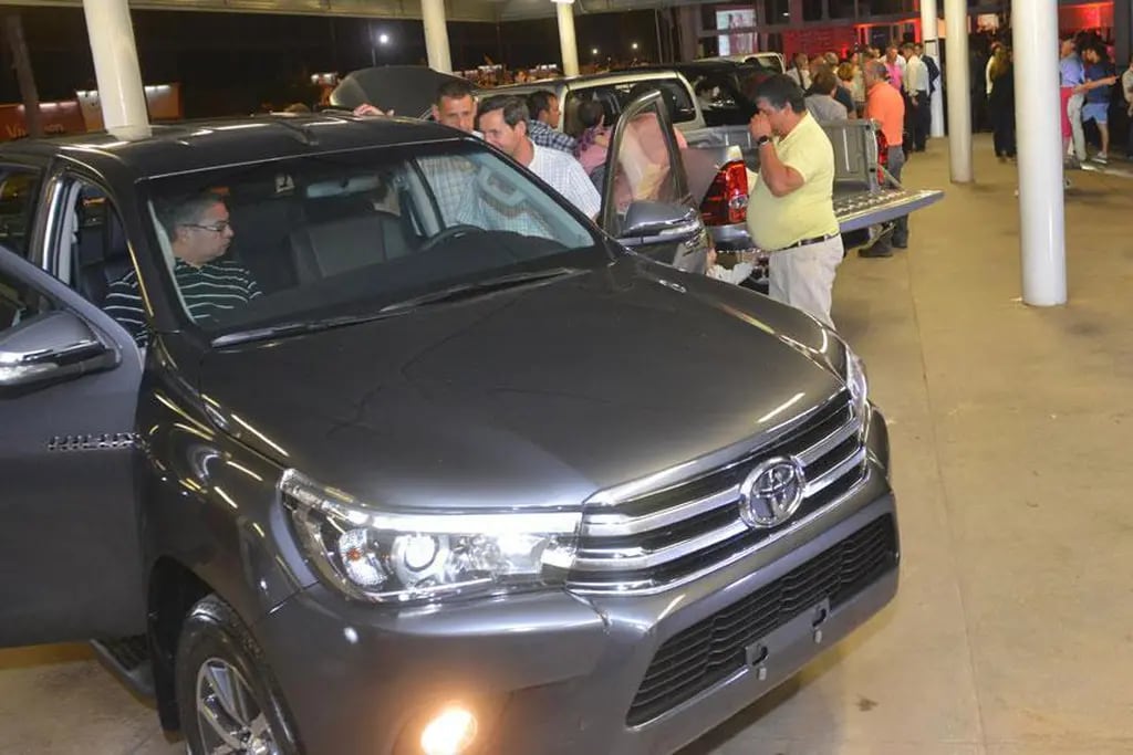 PRIMERA. La Toyota Hilux es el vehículo más vendido durante 2016 (Archivo).