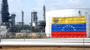 Francia reclama el regreso de Irán y Venezuela al mercado petrolero mundial