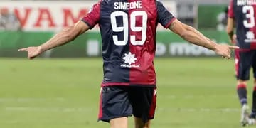 Simeone marcó el segundo gol de Cagliari.