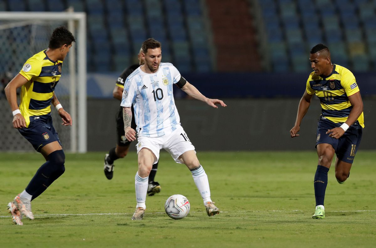 Lionel Messi en el partido entre Argentina y Ecuador por Copa América