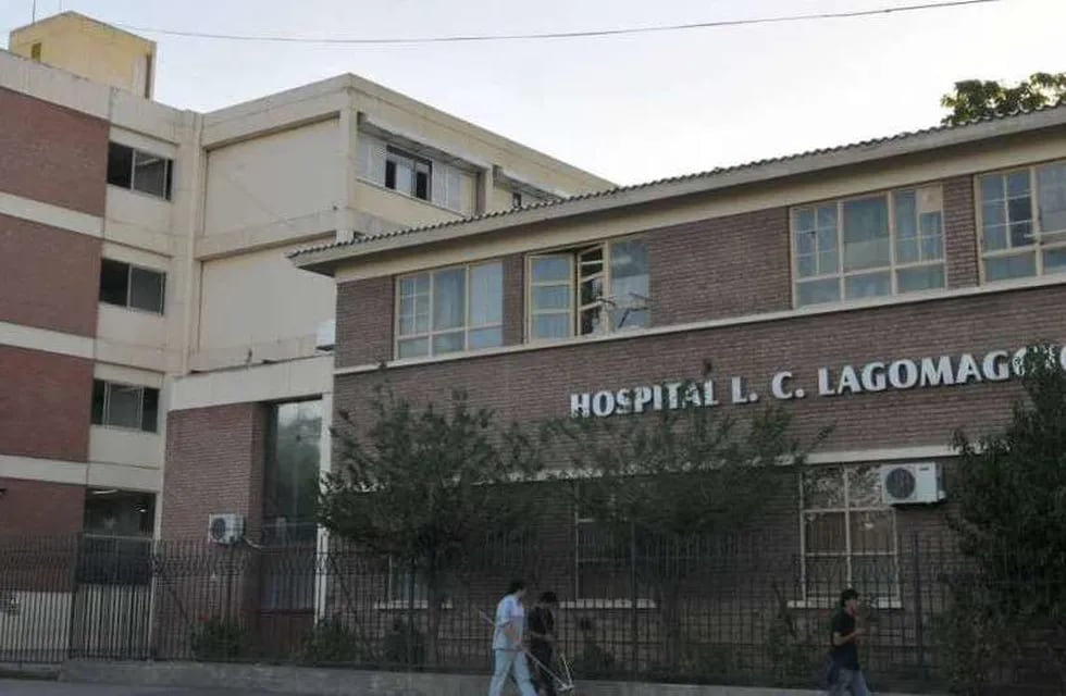 El policía fue asistido inicialmente en el hospital Lagomaggiore.