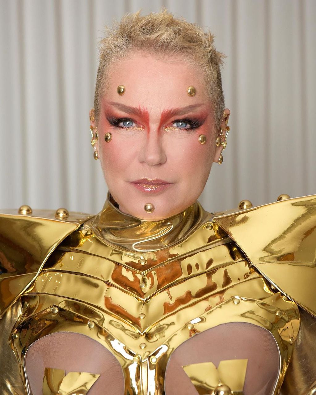 Xuxa impactó con un atrevido traje. Gentileza Instagram.