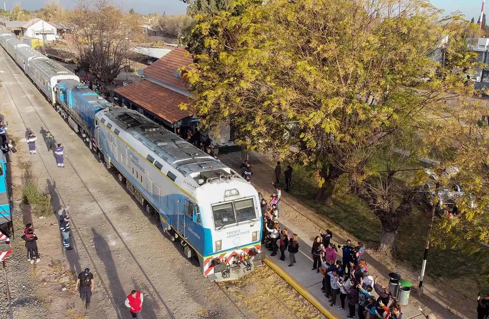 03 de junio de 2023 El tren llega a Palmira proveniente de Buenos Aires por primera vez con pasajeros en décadas. Foto: Marcelo Rolland