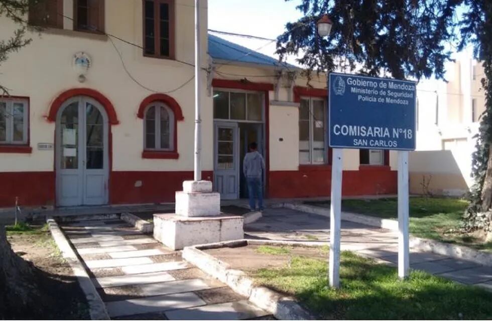 La familia denunció el paradero de la joven en la Fiscalía de la Comisaría 18 de San Carlos. - Los Andes