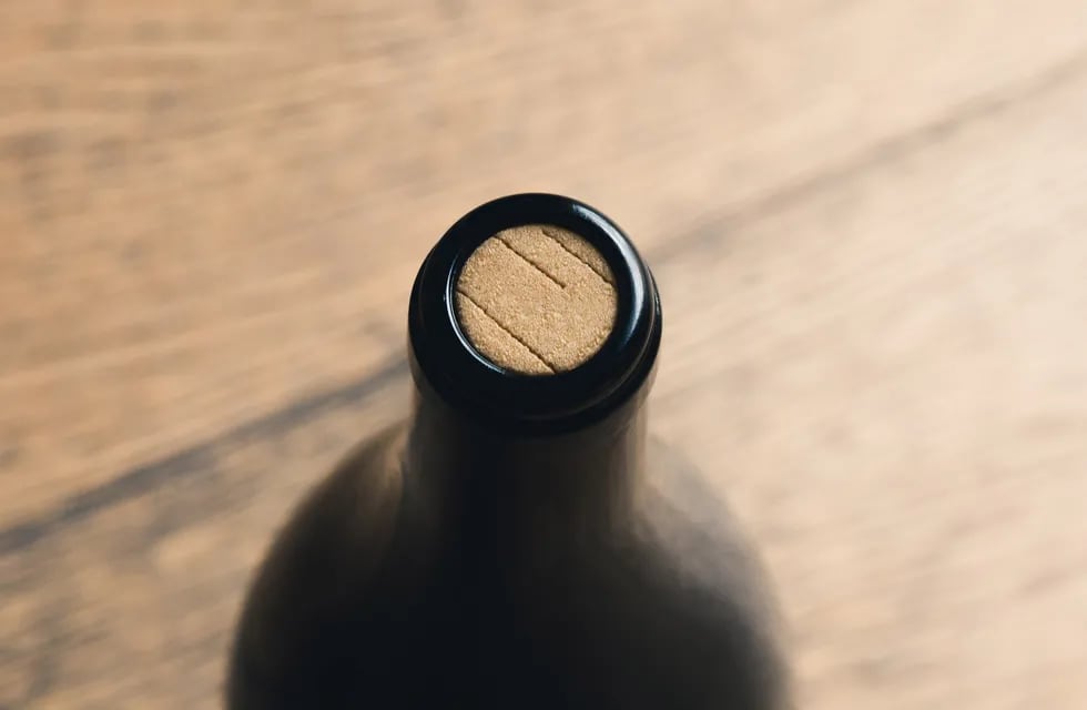 Los corchos naturales se eligen para que el vino pueda oxigenar bien.