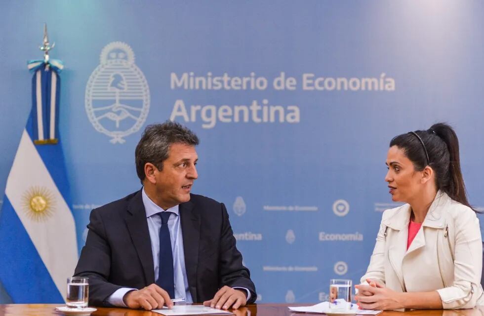 El ministro de Economía, Sergio Massa, y la titular del PAMI, Luana Volnovich.