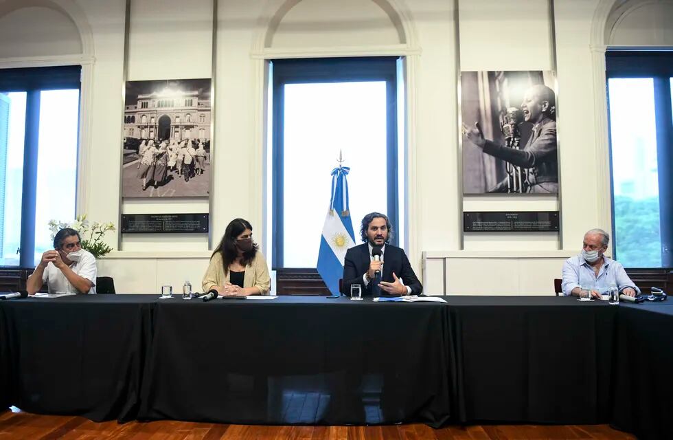 Hugo Godoy (ATE), Ana Castellani (secretaria de Empleo Público), Santiago Cafiero y Andrés Rodríguez (UPCN).