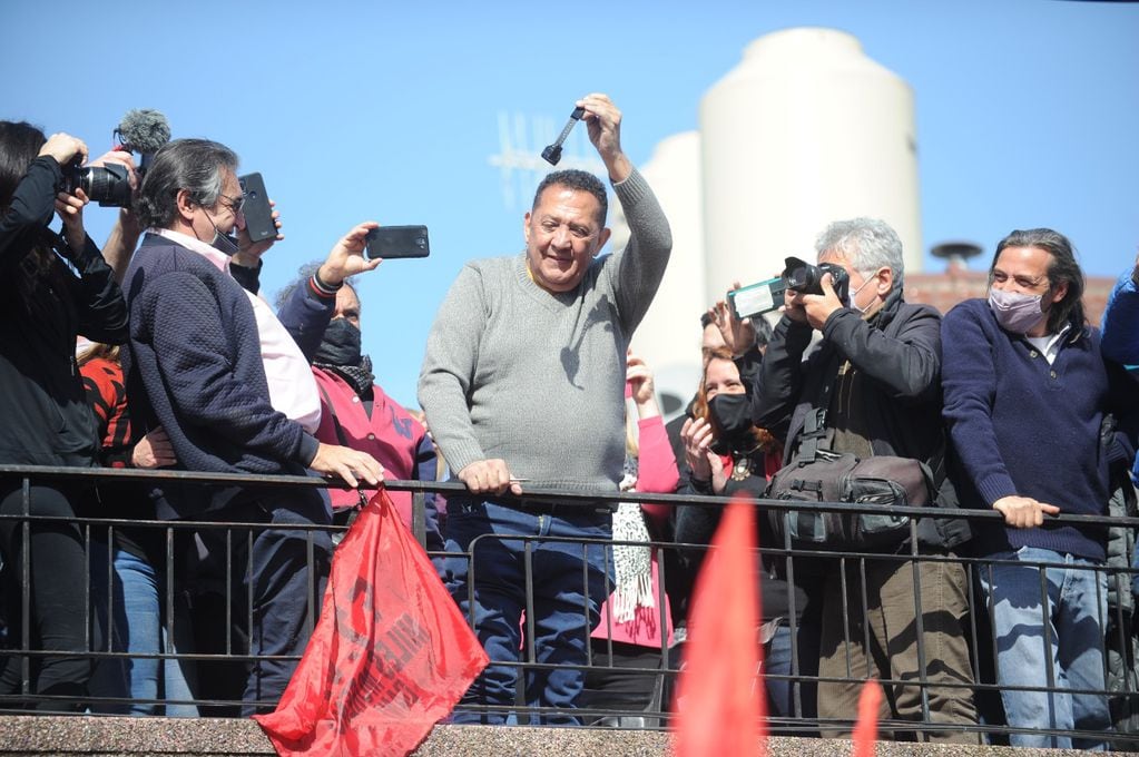 El dirigente social Luis D'Elía quedó hoy en libertad condicional - Clarín