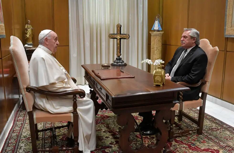 Alberto Fernández canceló su viaje al Vaticano para seguir adelante con la transición.
