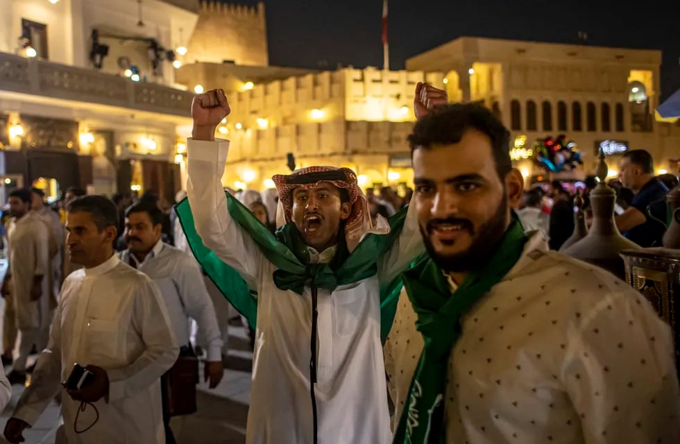Celebración árabe tras ganarle a Argentina el partido debute en el Mundial Qatar 2022. Foto: EFE