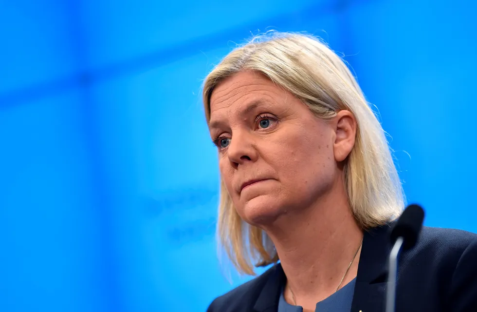 Lo confirmó la primera ministra del país, Magdalena Andersson y justificó esta decisión debido al alto porcentaje de población vacunada y a la menor peligrosidad de la variante Ómicron.