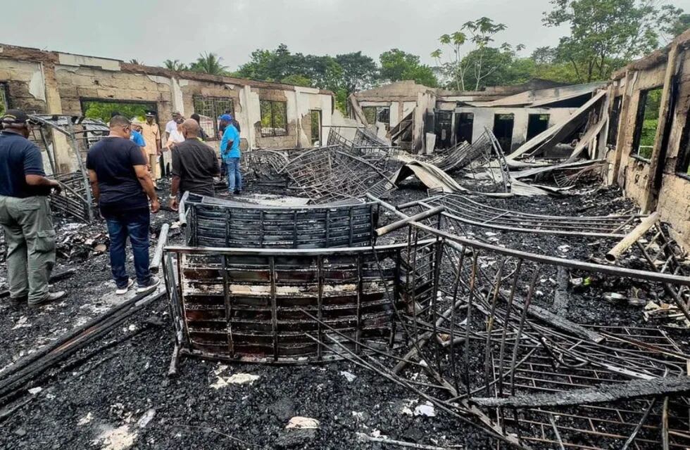 Al menos 19 niños murieron por un incendio en una residencia estudiantil. Foto: Clarín.