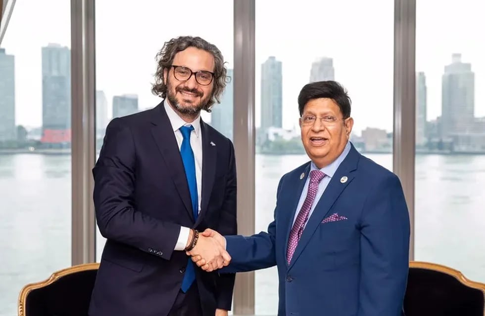 El canciller argentino Santiago Cafiero confirmó la reapertura de la embajada argentina en Bangladesh, en medio del furor por el Mundial.