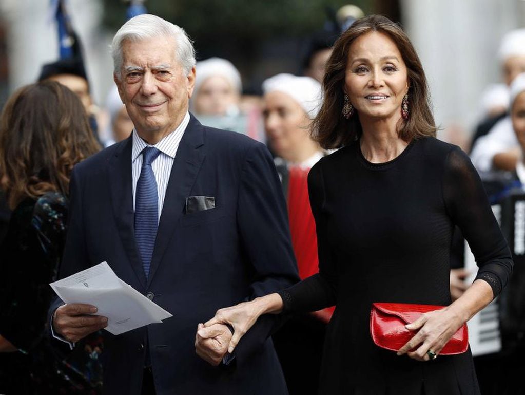 El escritor peruano Mario Vargas Llosa e Isabel Preysler.