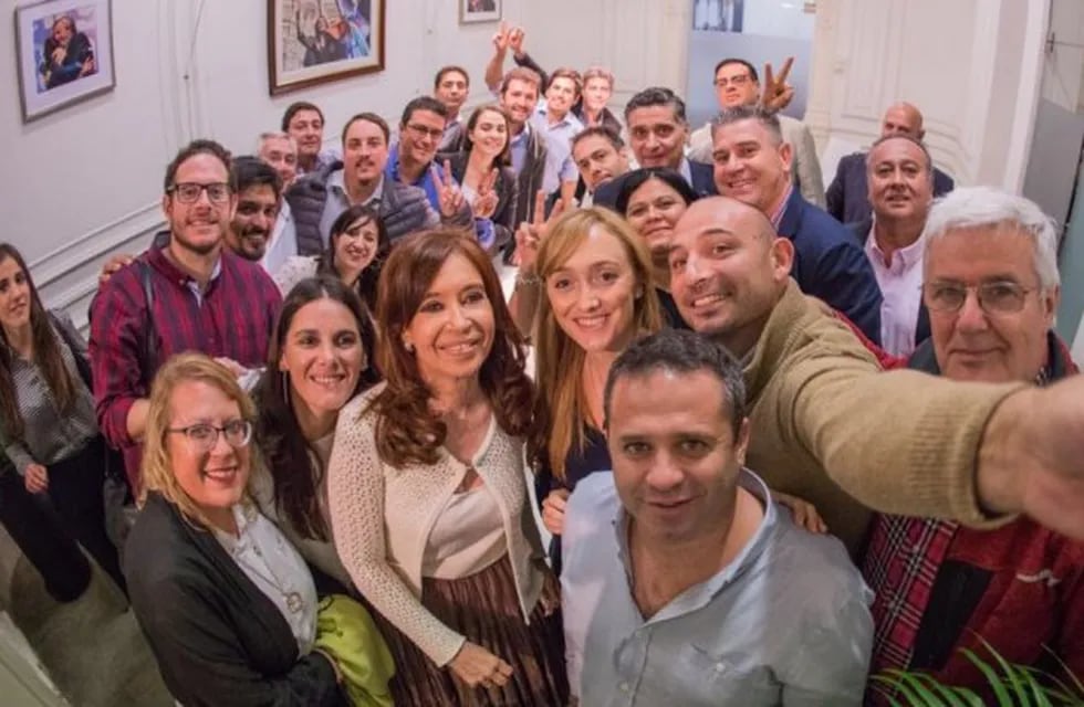 Cristina Fernández de Kirchner con dirigentes del peronismo en el Instituto Patria en el en 2018. Gentileza