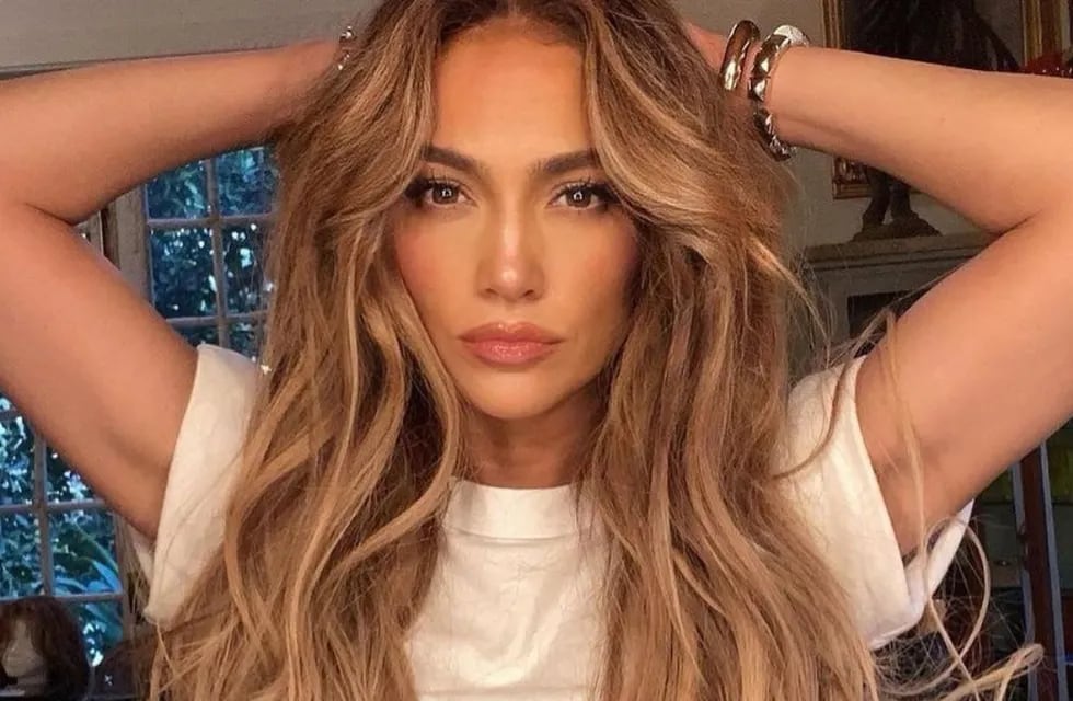 Jennifer Lopez modelando. / Instagram