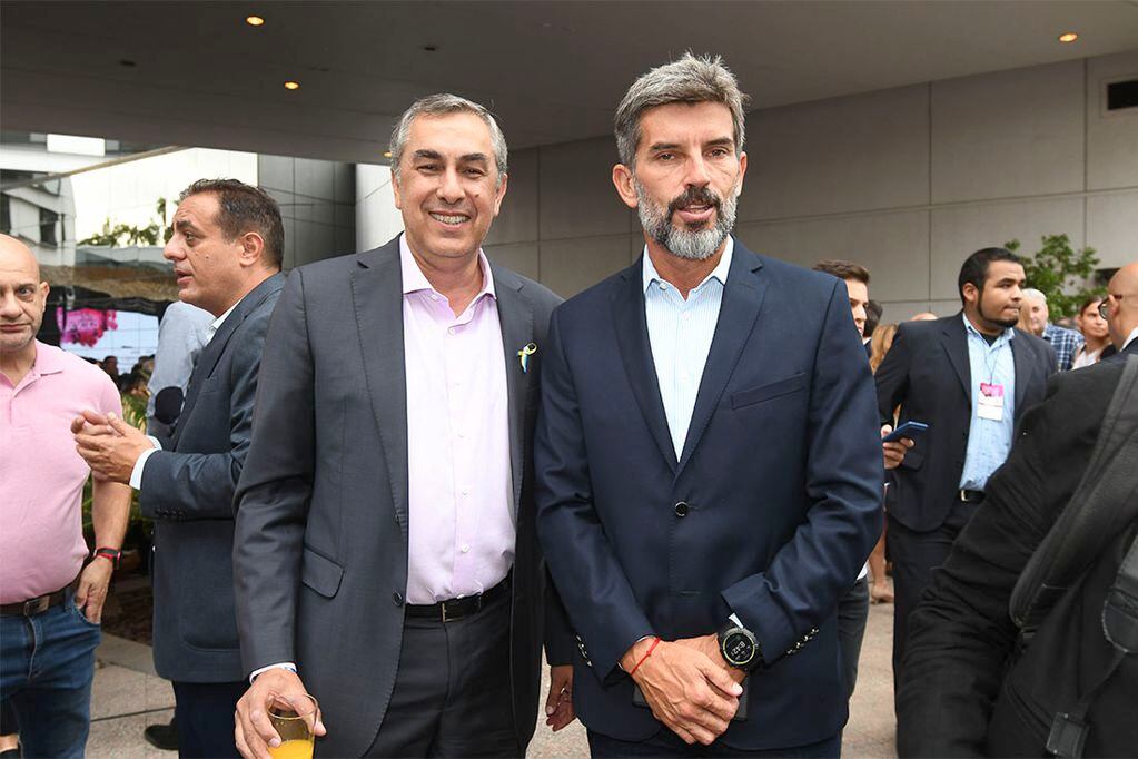 Enrique Vaquié junto a Ulpiano Suarez, intendente de la Ciudad de Mendoza. Foto: José Gutiérrez / Los Andes