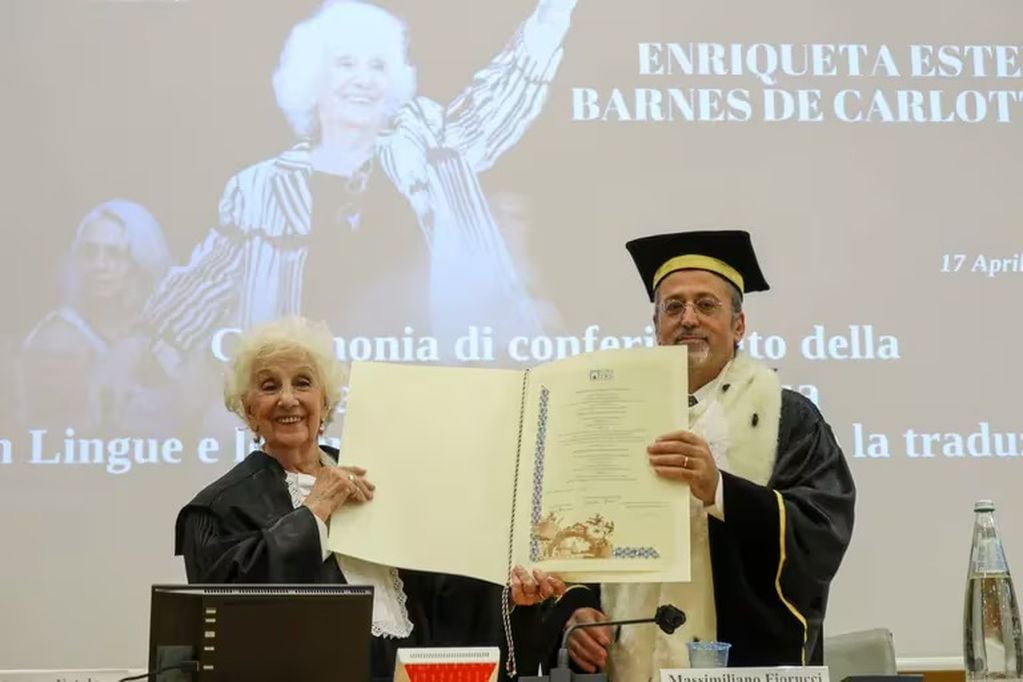 Estela de Carlotto durante la premiación en la Universidad de Roma.