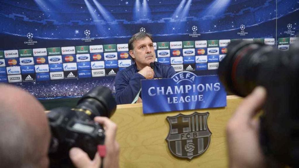 Martino tuvo que aguantar una conferencia de prensa picante (Foto: AP).