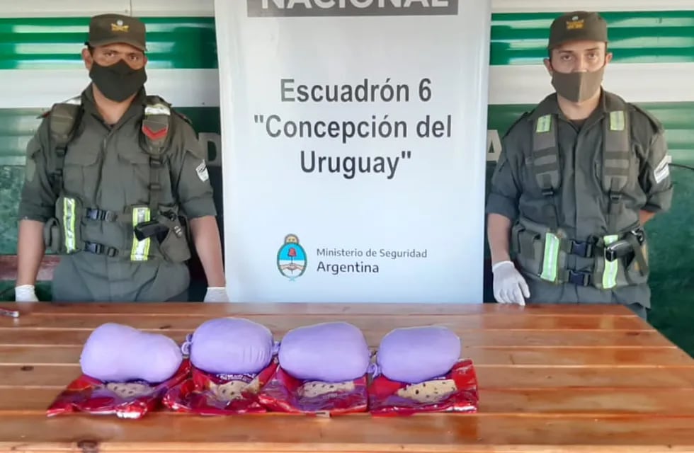 Los "panes navideños" decomisados.  / Gentileza Gendarmería Nacional.