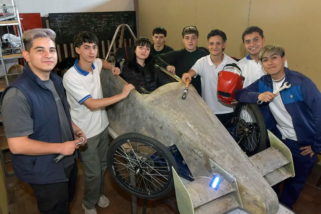 Alumnos de la Escuela Técnica 4-020 Ing Gabriel del Mazo construyen auto eléctrico