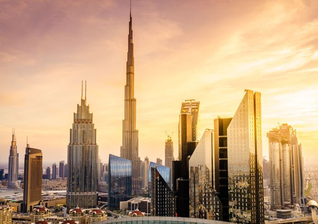 Dubái es una ciudad futurista. Conocida por sus altísimos rascacielos y sus playas de arena blanca, Dubái tiene una belleza hipnótica.