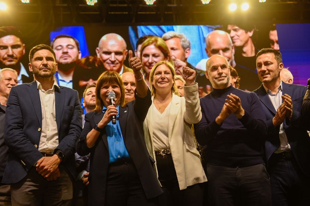 Pullaro y Scaglia acompañados por los referentes de Juntos por el Cambio. Bullrich, la candidata presidencial, renovó fuerza de cara a octubre. 