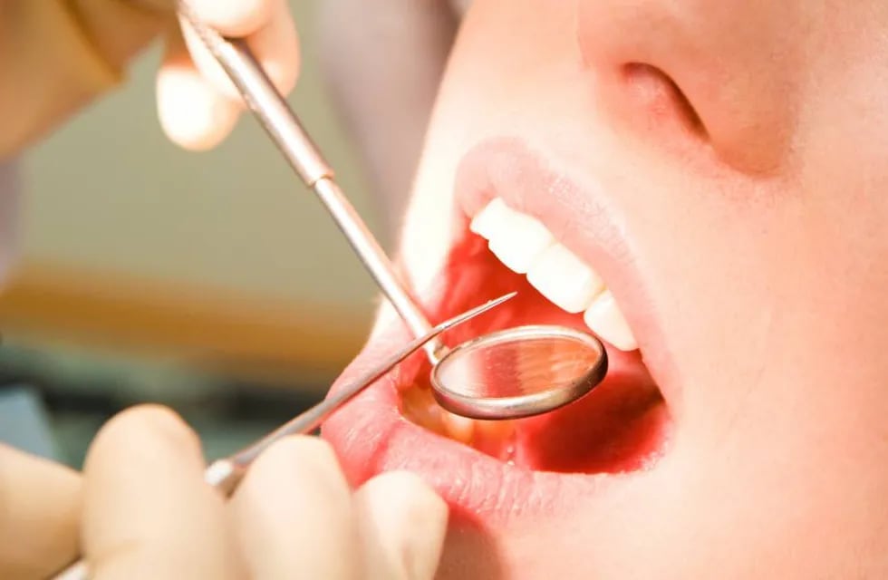 Hoy es el Día del Odontólogo y los dentistas festejan atendiendo gratis en el hospital Central