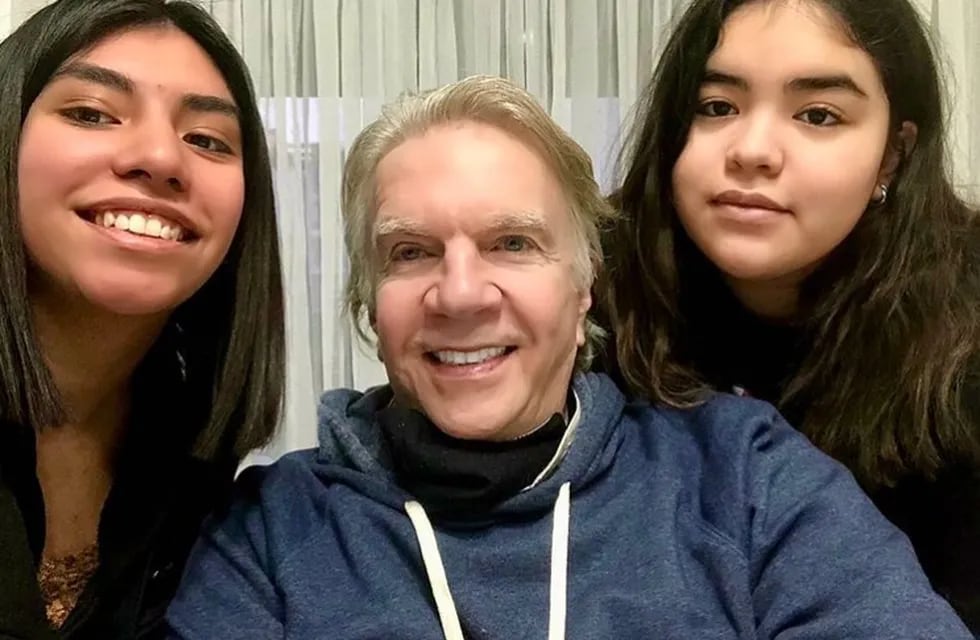 Alberto Ferriols y sus hijas en julio de 2020.