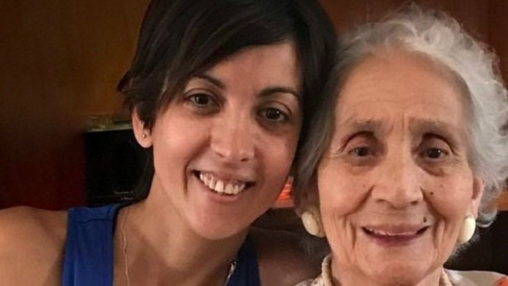 Blanca Díaz de Garnier con su nieta Adriana Garnier Ortolani. Foto: Facebook.