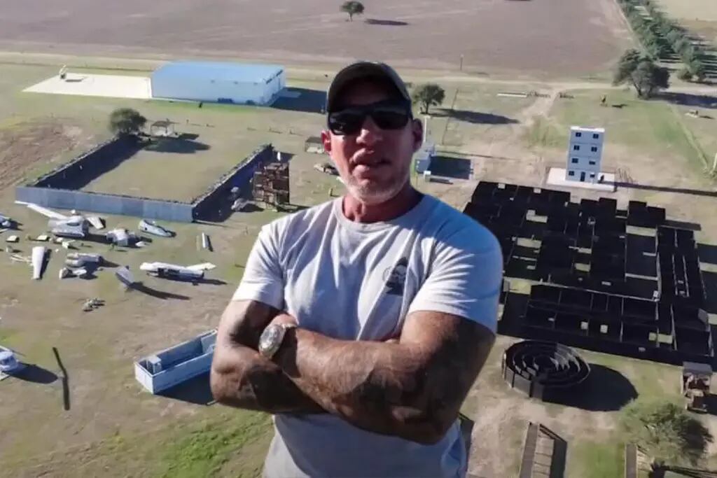 Un millonario creó una impactante base militar en medio del campo en La Pampa y mostró las instalaciones por primera vez