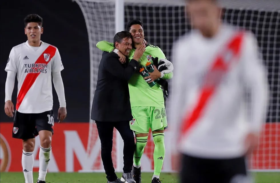 Marcelo Gallardo y un abrazo extraordinario con el mendocino Enzo Pérez. / Gentileza.
