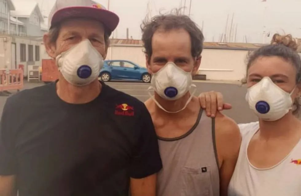 Australia: el argentino Lange y su equipo entrenan con barbijos por el incesante humo