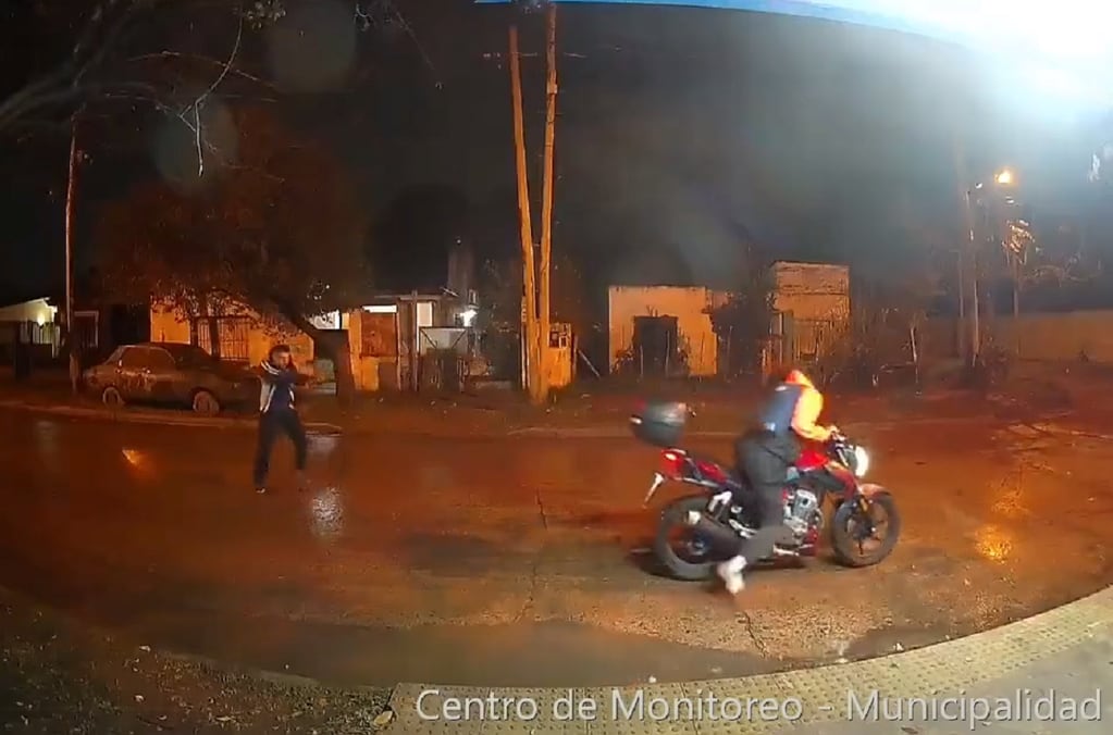 Policía mató a tiros a un motochorro en Moreno (Captura de video).