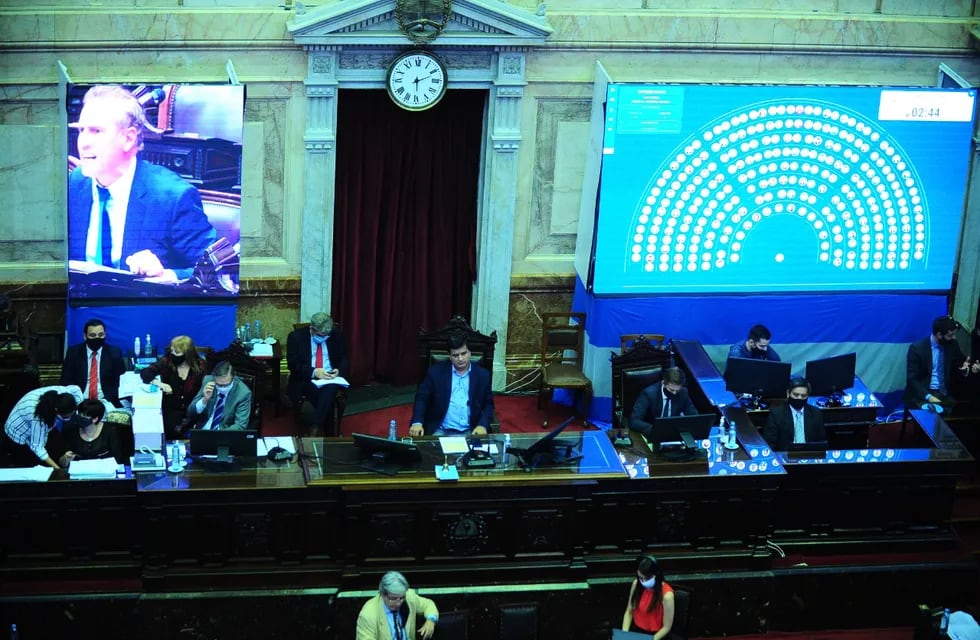 La sesión en la Cámara de Diputados se extendió hasta la mañana de hoy.