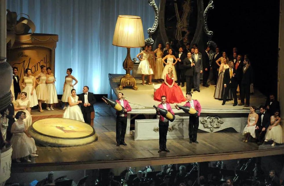 “La Traviata”: el jueves 15 de junio de 2017, después de cinco años sin eventos de este tipo, volvió la ópera escenificada a Mendoza