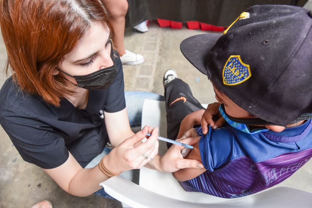 Vacunación de niños y adolescentes en Mendoza. Foto: Mariana Villa / Los Andes
