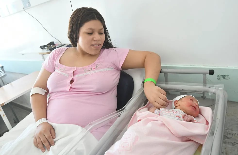 Primera bebé del año de Mendoza y se llama Narella, nació a las 1:37 hs con un peso de 3 kilos 380  su nacimiento fué en el hospital Paroissien de Maipú - Foto: José Gutierrez / Los Andes