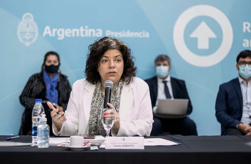 Vizzotti aseguró que el total de las dosis que recibió Argentina con el vuelo de la semana pasada y el de hoy, hay "por lo menos una semana de vacunación asegurada”.