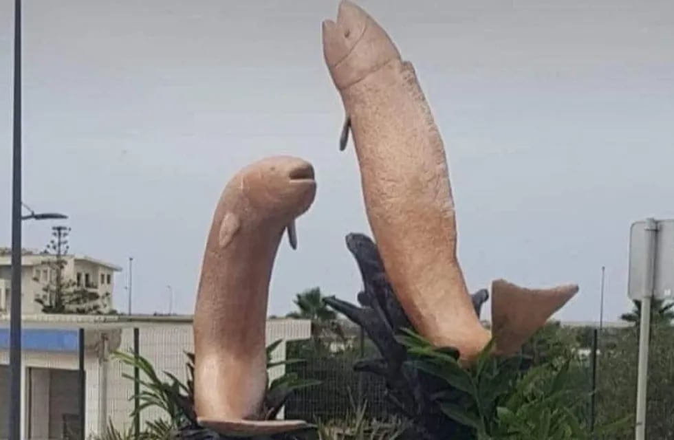 La queja de los ciudadanos por las esculturas de peces parecidas a un pene tuvo consecuencia el retiro de las mismas