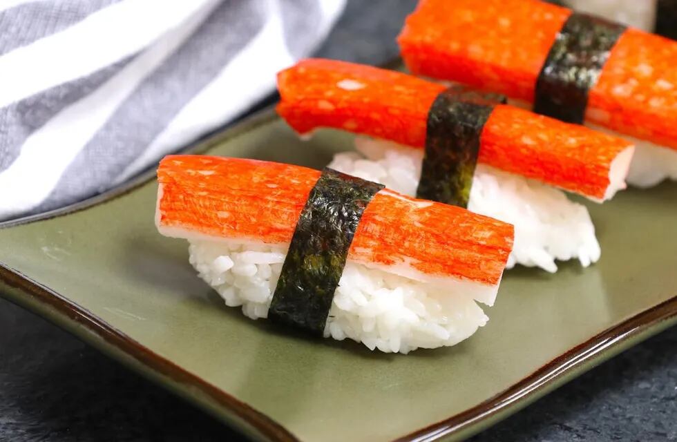 Un video muestra cómo se hace realmente el kanikama y causó rechazo en los amantes del sushi