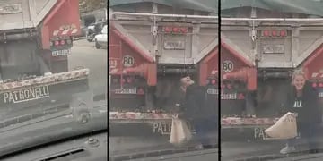 Se paró detrás de un camión con papas y se llevó las que se estaban por caer