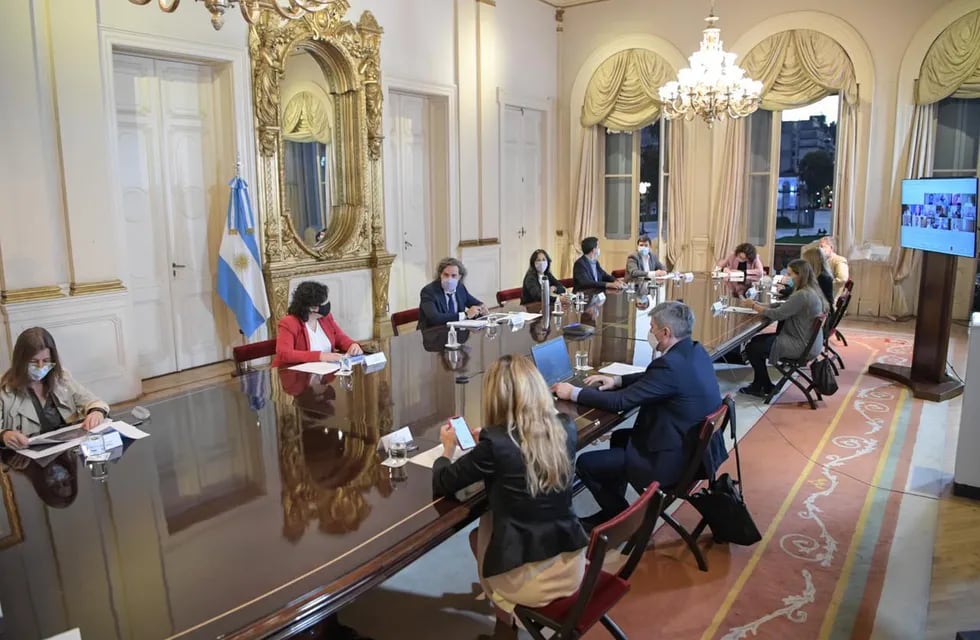 Santiago Cafiero está reunido con ministros del gabinete nacional tras conocerse el nuevo récord de casos de coronavirus.
