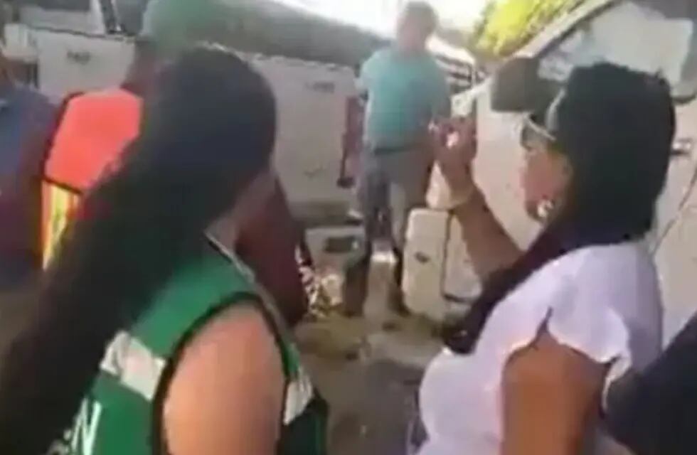 Detuvieron a un hombre acusado de intentar prender fuego a una mujer en Oaxaca. Captura de video - El Piñero