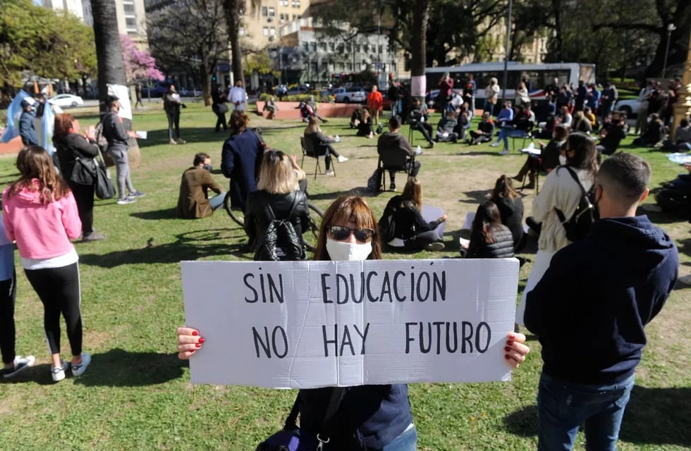 Hubo una protesta de alumnos frente al Ministerio de Educación de la Nación que quieren volver a clases. Clarín