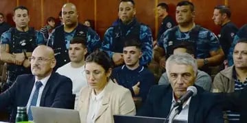 Los cuatro policías que están siendo juzgados en un juicio por jurados por la Masacre de San Miguel del Monte.