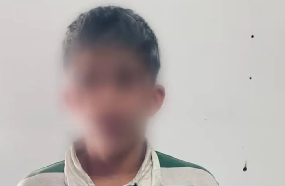 El delincuente de 14 años aprehendido y que aportó el dato sobre el supuesto homicida - Foto La Nación
