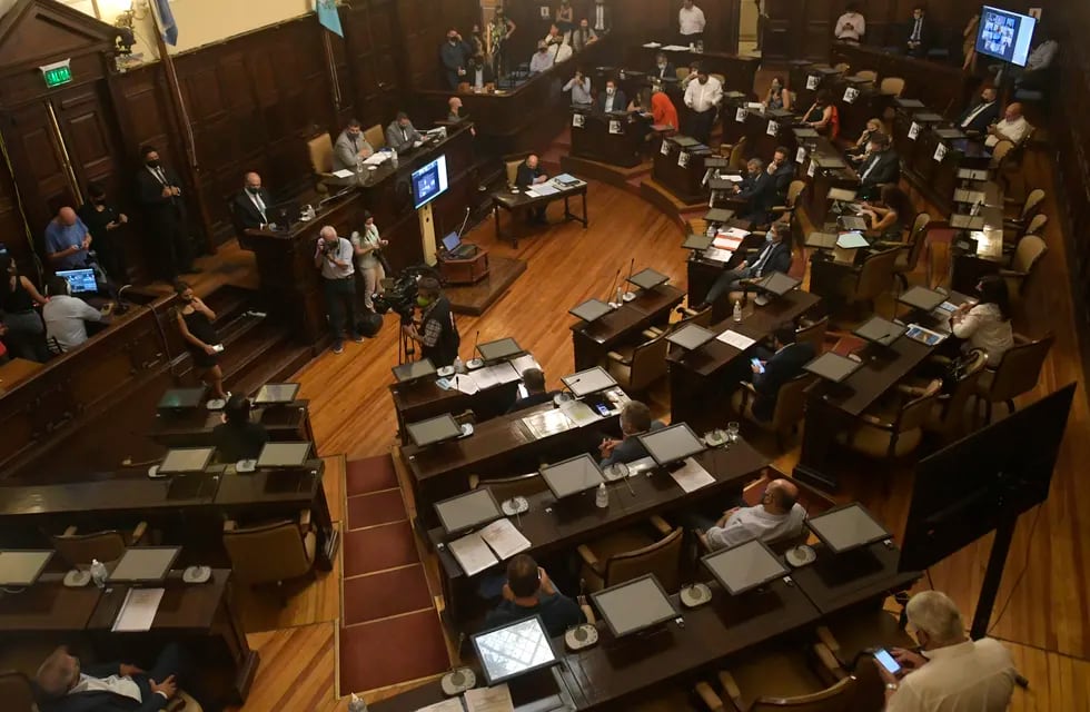El sueldo de bolsillo de un legislador provincial es de 206 mil pesos. / archivo Los Andes