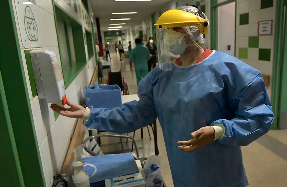 Confirmaron 36 muertes y 1.993 contagios en las últimas 24 horas en Argentina. / Foto: Orlando Pelichotti  / Los Andes